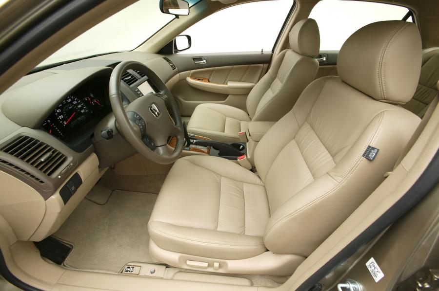 Honda Accord Hybrid America 2005 года  (фото 13 из 69)